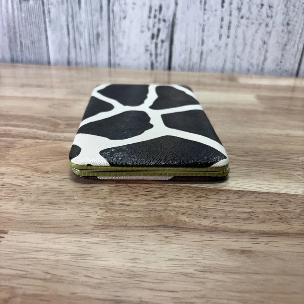 New Giraffe Print Hard Case Clutch Wallet Checkbook Credit Card Black Trim